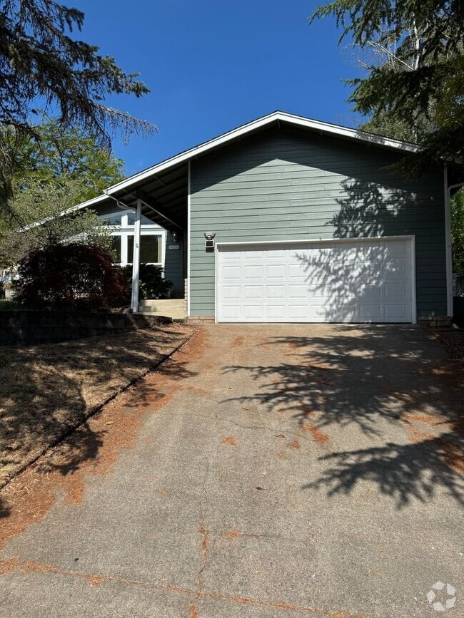 Building Photo - East Roseburg 3 bedroom 2 bath close to Ea... Rental