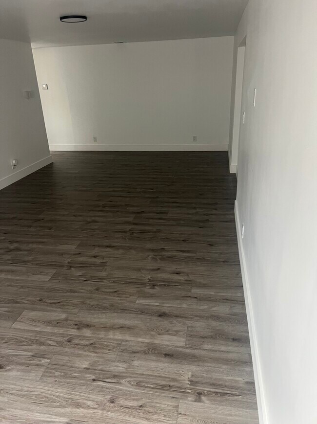Photo - 5662 Parke Ave