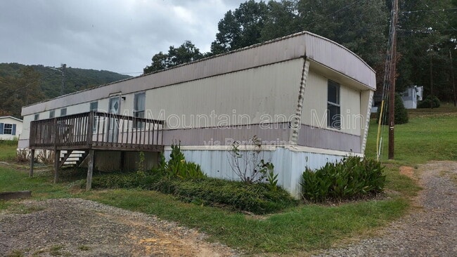 Building Photo - 8 Shuckers Ln