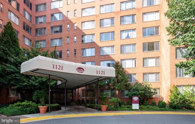 1121 Arlington Blvd Unit 520