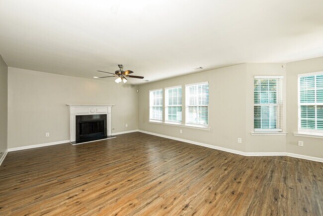 Photo - 353 Franklin St