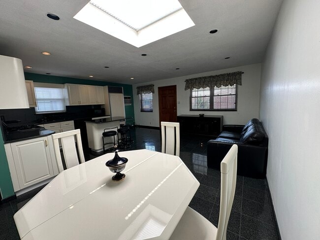 Photo - 15931 95th St