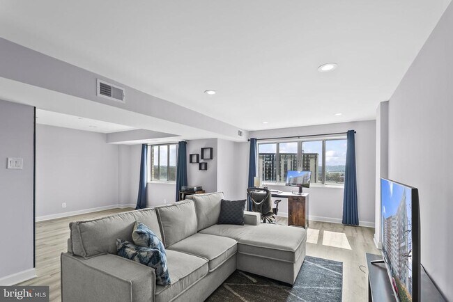 Photo - 5340 Holmes Run Pkwy Unit 917