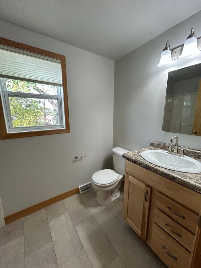 Photo - 836 5th Ave W