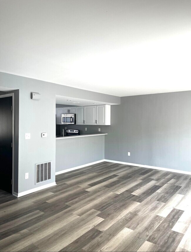 Photo - 101 Kingsway Ct