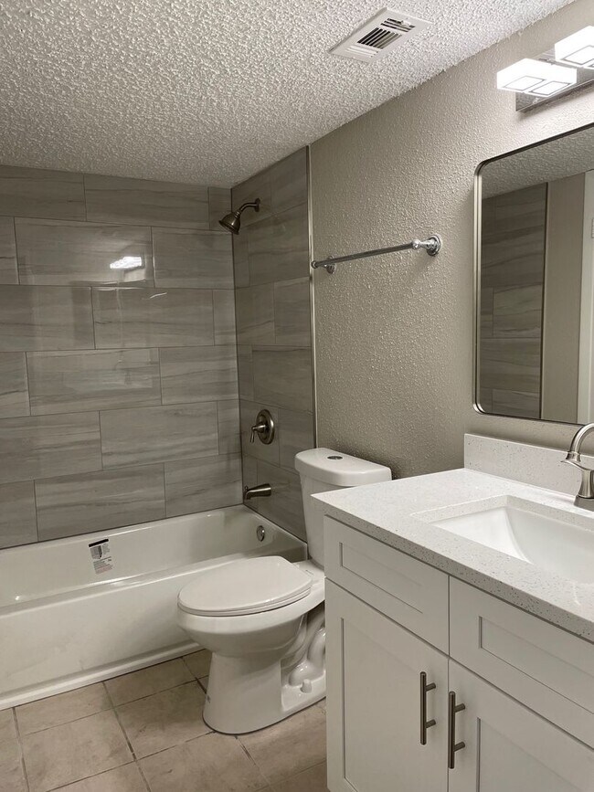 Fabulous 2/1 Second Floor Condo House Rental in Casselberry, FL