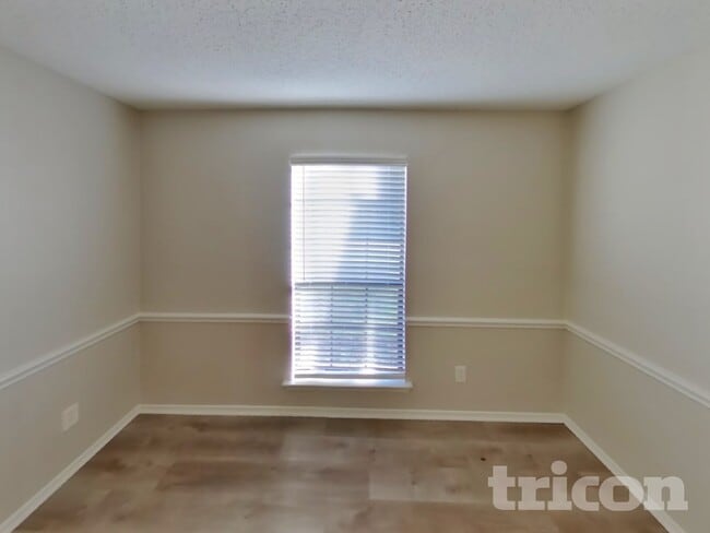 Photo - 3225 Hastings St