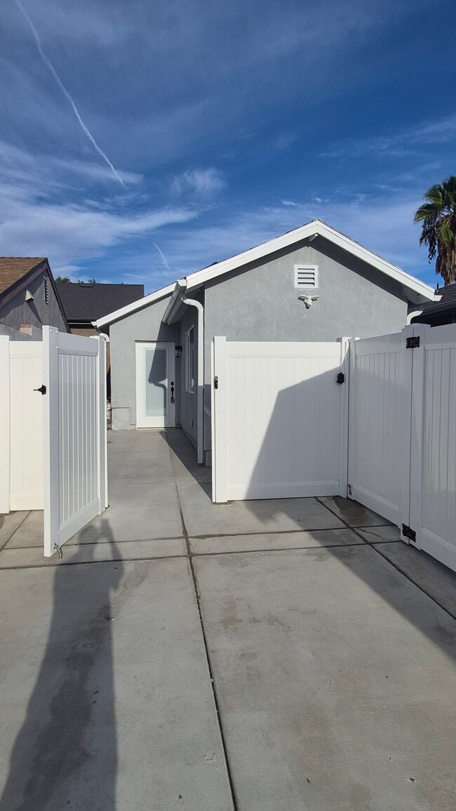 10832 1/2 Odell Ave