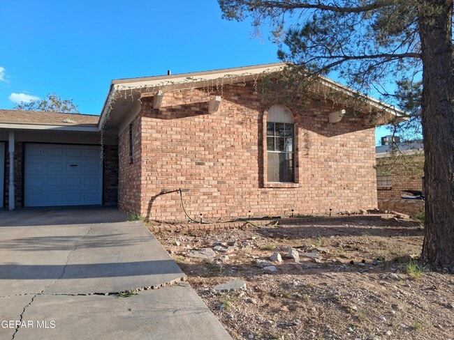Building Photo - 6917 Alto Rey Ave Unit B Rental