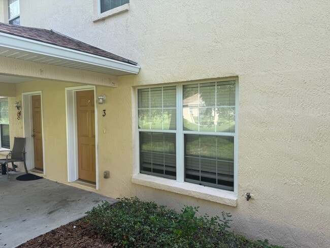 Building Photo - 2 Bedroom, 2 1/2 Bathroom Apartment