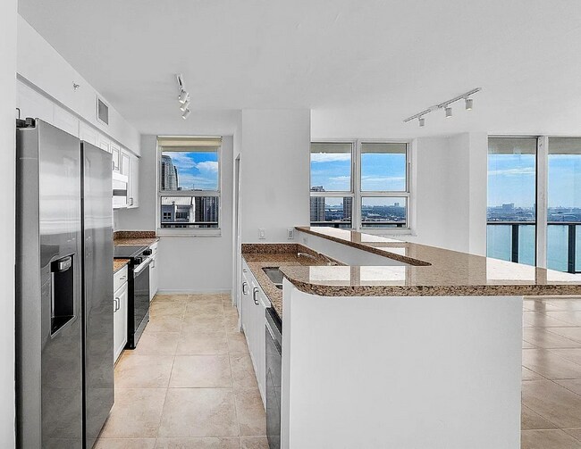 Photo - 1155 Brickell Bay Dr Unidad 3410 Rental