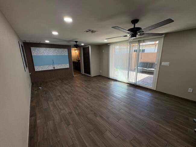 Building Photo - 3229 N 54th Ln Unit C