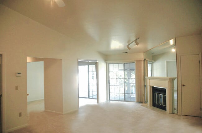 living room - 1185 Youngs Rd Unit H