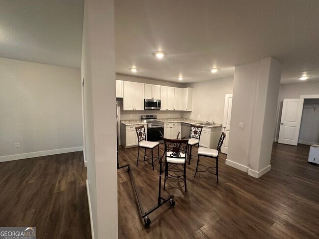 Photo - 370 Crestbrook Ln Unit B