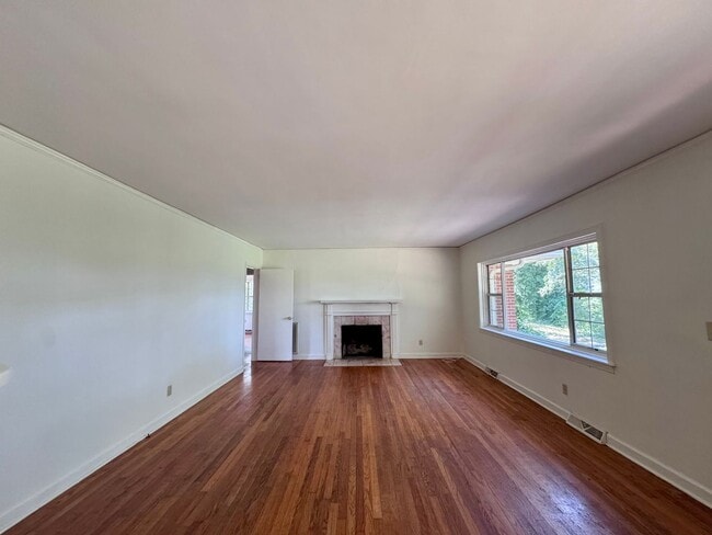 Photo - 114 Lookout Cir SW