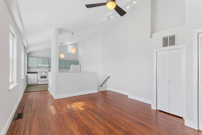 Photo - 932 W College Ave Unidad #3