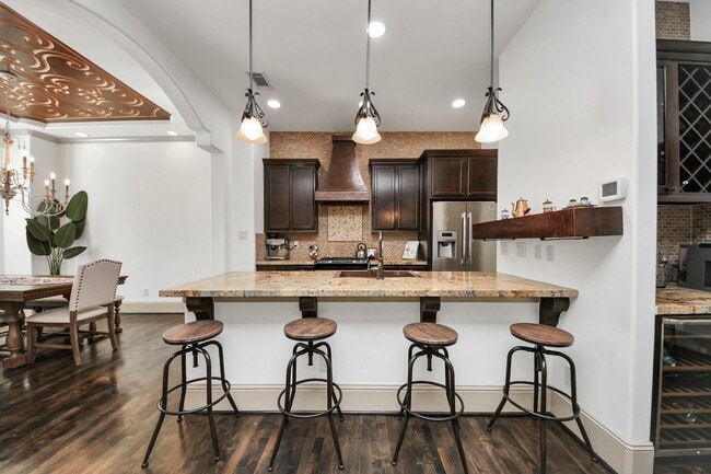 Building Photo - 1141 W 23rd St