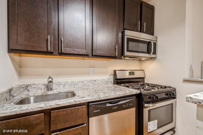 Photo - 1504 N Dearborn Pkwy Unit 203