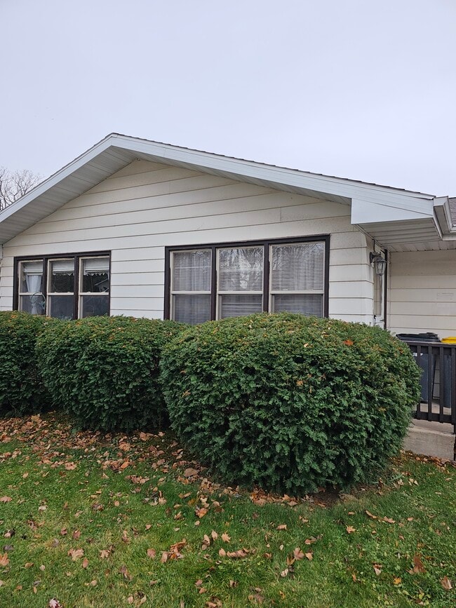 Building Photo - 918 12th St