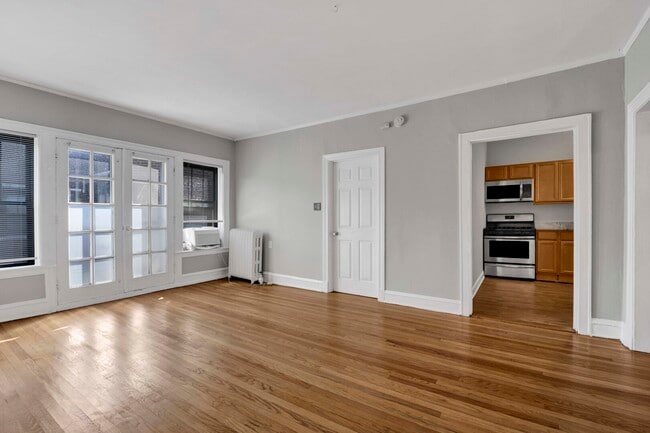 Photo - 1239 W Greenleaf Ave