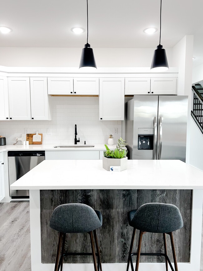 Photo - 198 Bethune St Townhome