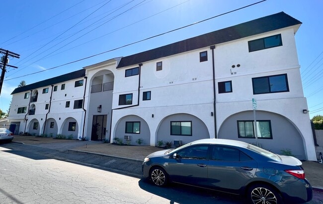 6958 Woodman - 6958 Woodman