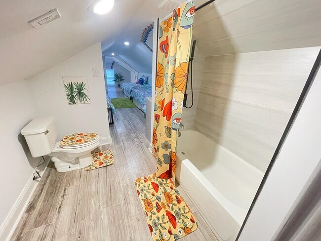 Photo - 2462 Hale Ave