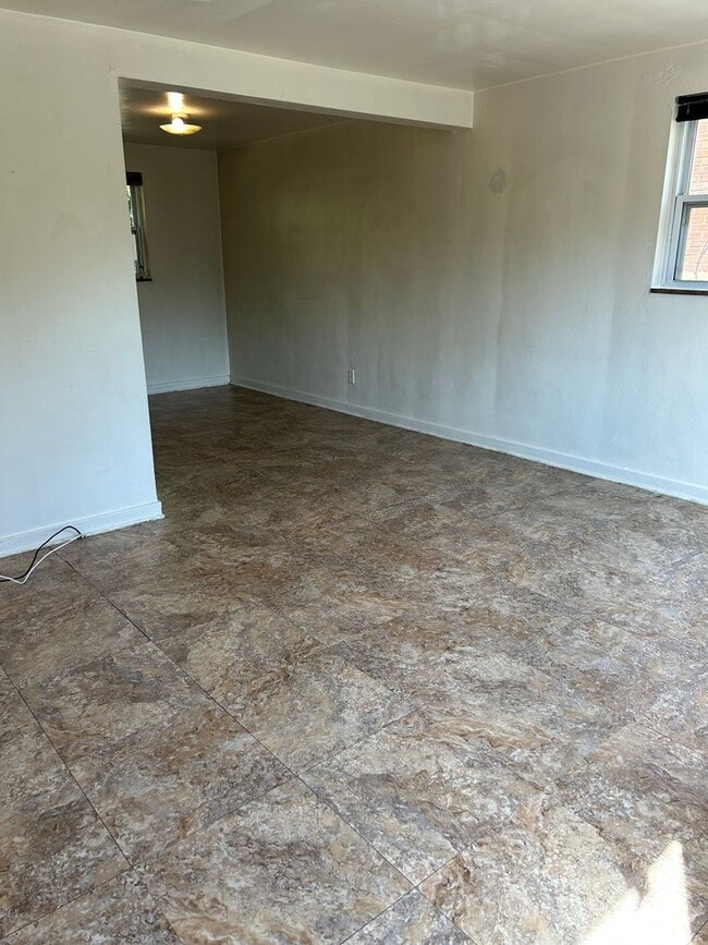 Photo - 1403 Woodlawn Ave
