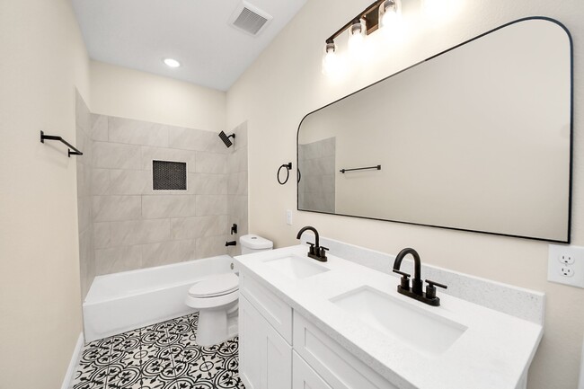 Building Photo - 3810 Hiford Dr