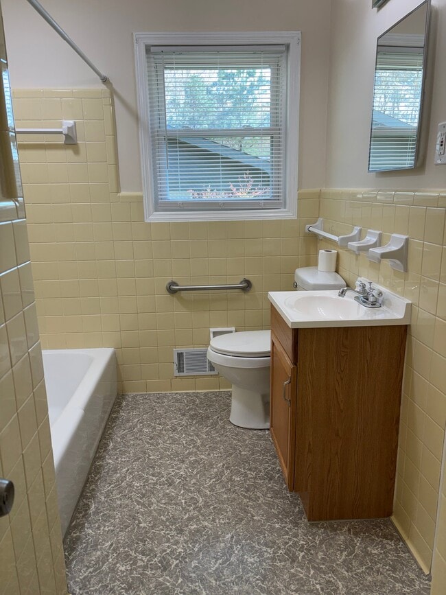 Photo - 8686 Bowden St