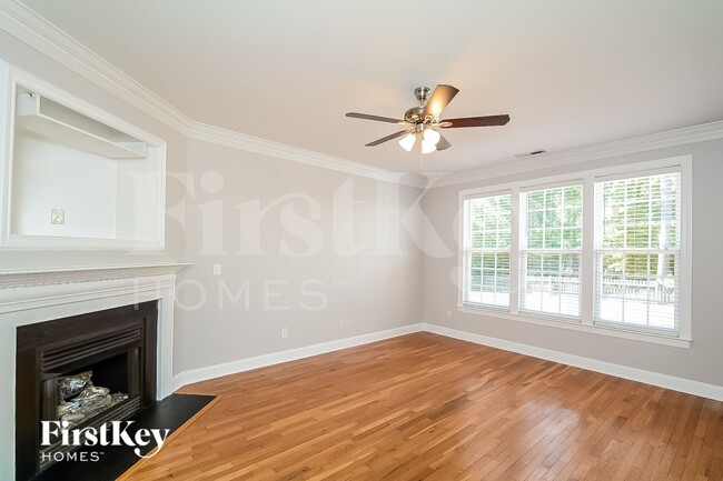 Photo - 105 Namath Ct