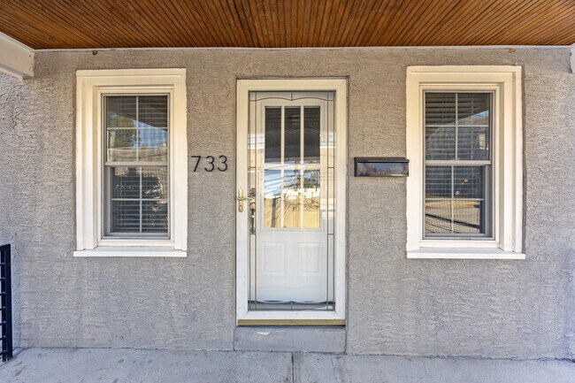 733 E Elm St