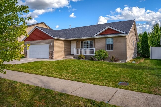 Building Photo - 3 bed 2 bath rancher