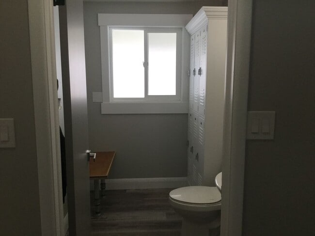 Photo - 2194-4300 4300 S St