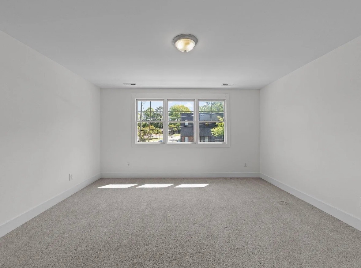 Private Bedroom - 1011 Parker St