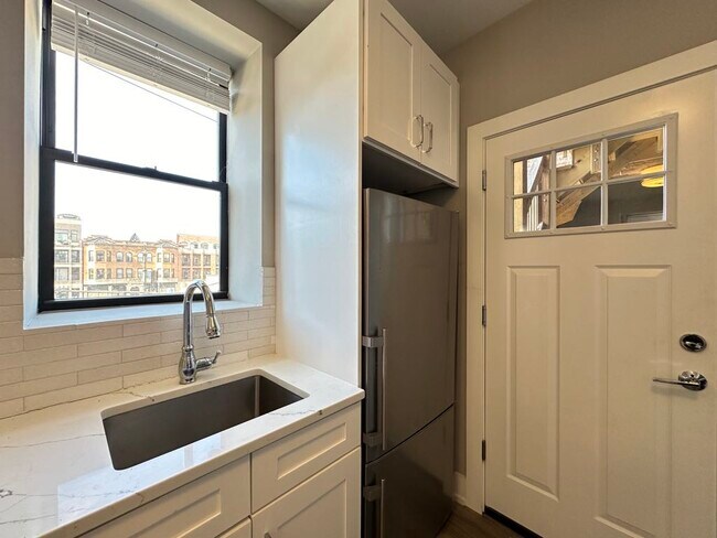 Photo - 3948.5 N Janssen Ave Unidad E3