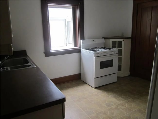 Photo - 192 Congress Ave