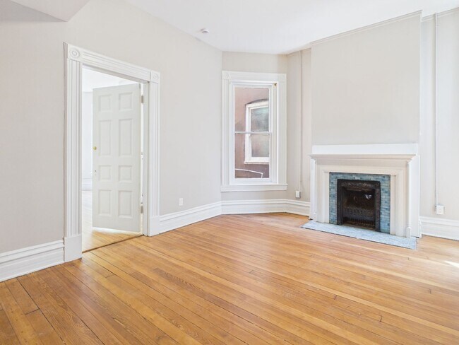 Building Photo - 7 E Franklin St Unit 4