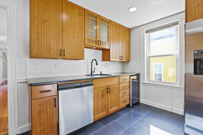 Photo - 30 Tuttle St Unidad 2