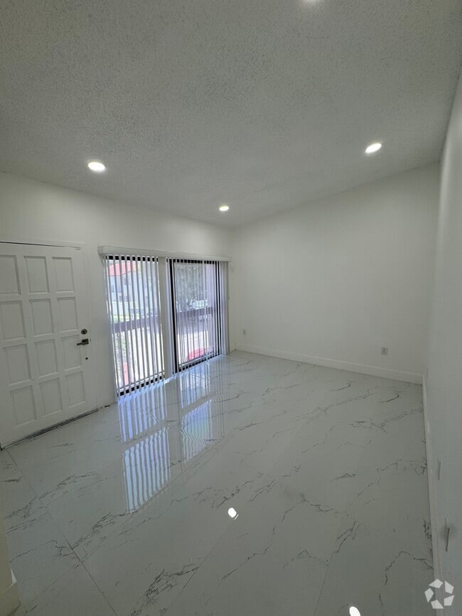 Building Photo - 7445 SW 153rd Pl Unit 201 Rental