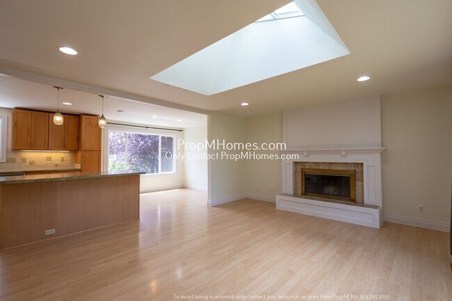 Photo - Cozy Home in the Heart of Oatfield - Five ...