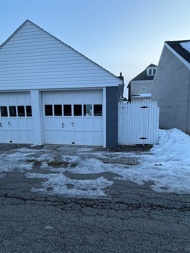 single car garage with rear exit into yard and side entrance - 343 High St Unit 343