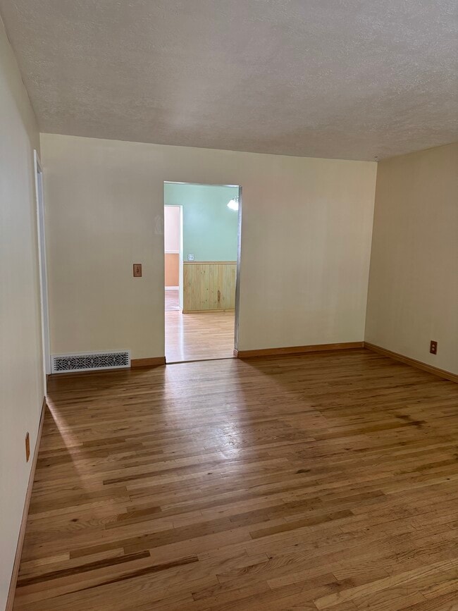 Photo - 605 Van Buren Ave