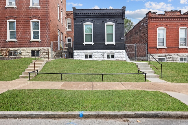 Building Photo - 3828 Wisconsin Ave