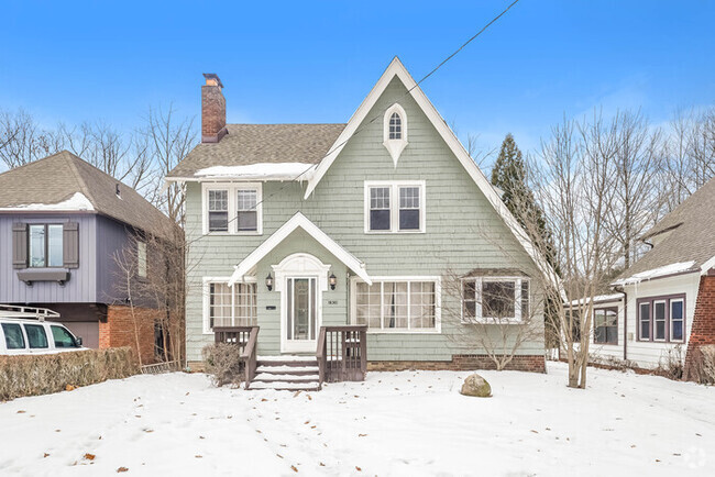 Building Photo - Charming 4-Bedroom Home