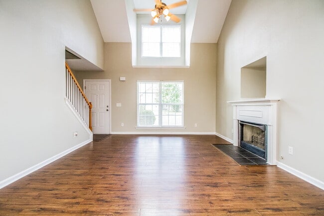 Photo - 159 Lyndhurst Dr