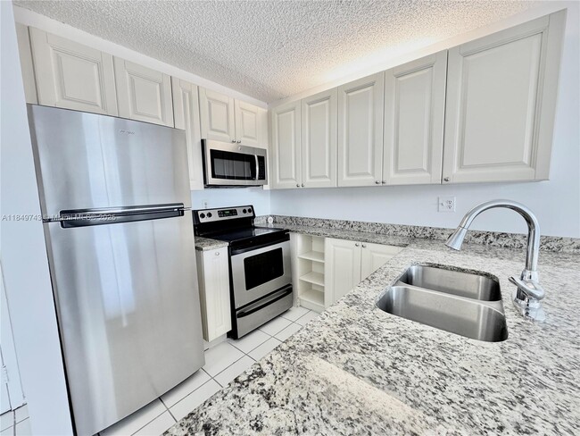 Building Photo - 2401 Riverside Dr Unit 417-B Rental