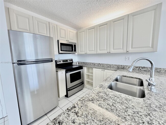 Building Photo - 2401 Riverside Dr Unit 417-B Rental