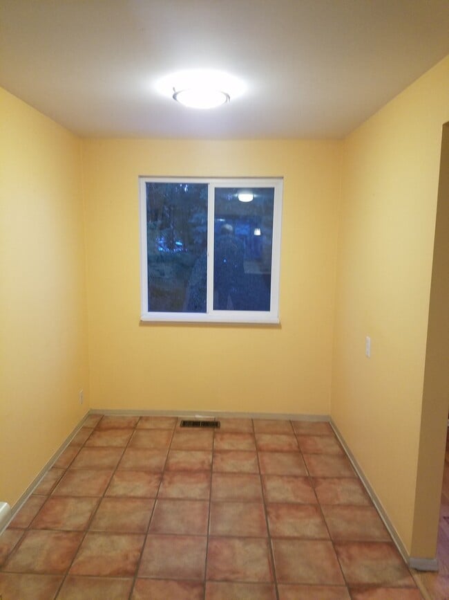 Photo - Downtown Burien duplex - main floor rambler unit - 3 bedroom 1 bath, storage & washer/dryer! Avai...