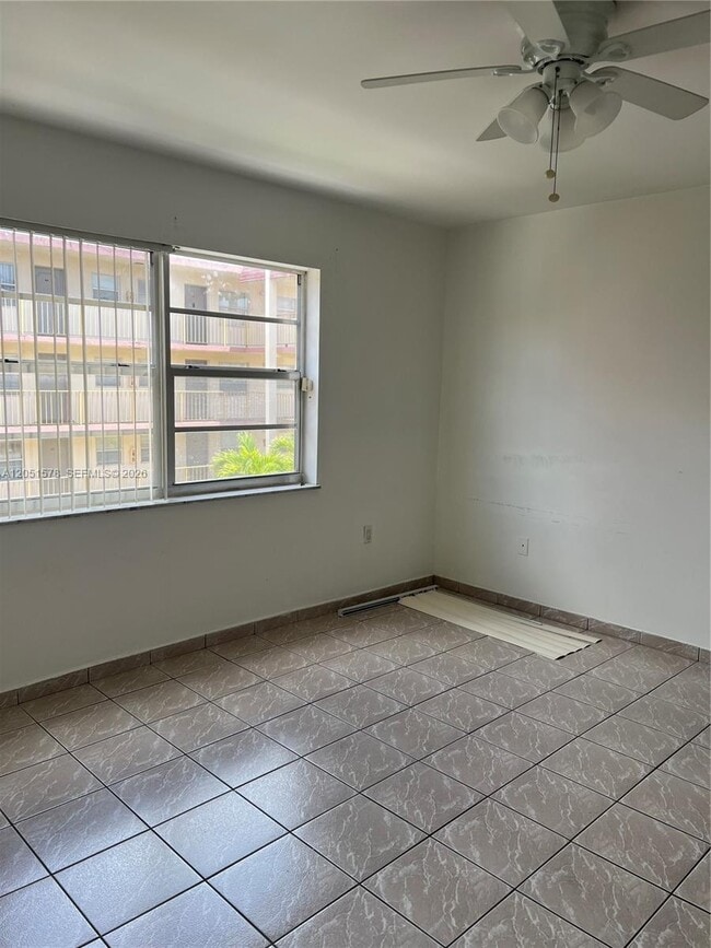 Building Photo - 295 NW 72nd Ave Unit 306
